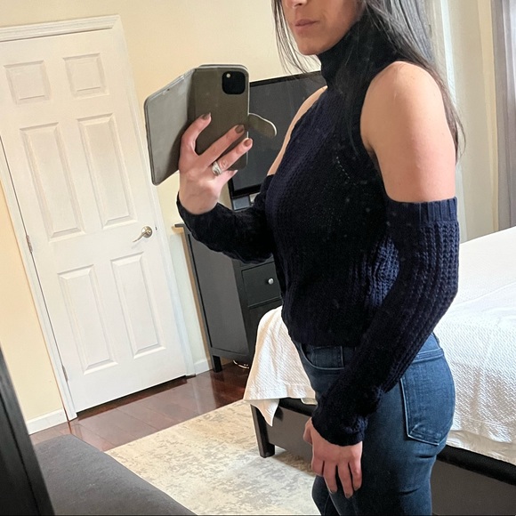 Cold Shoulder Knit Sweater - Picture 3 of 6